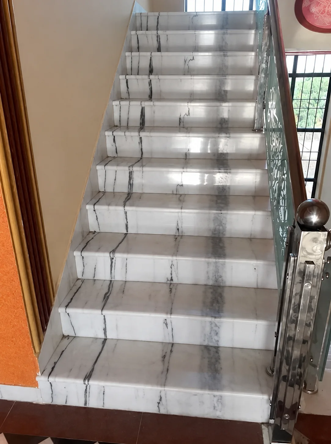 Fitted white marble staircase from the Geeta Marble Construction business gallery